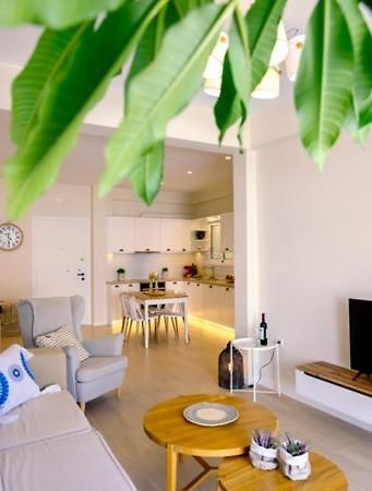Harmony Suite In The Center Of Calamata Exterior foto